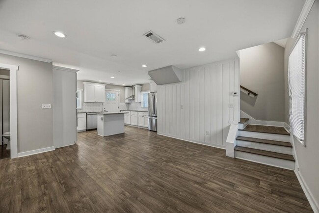 Building Photo - 2455 Lynn Iris Dr