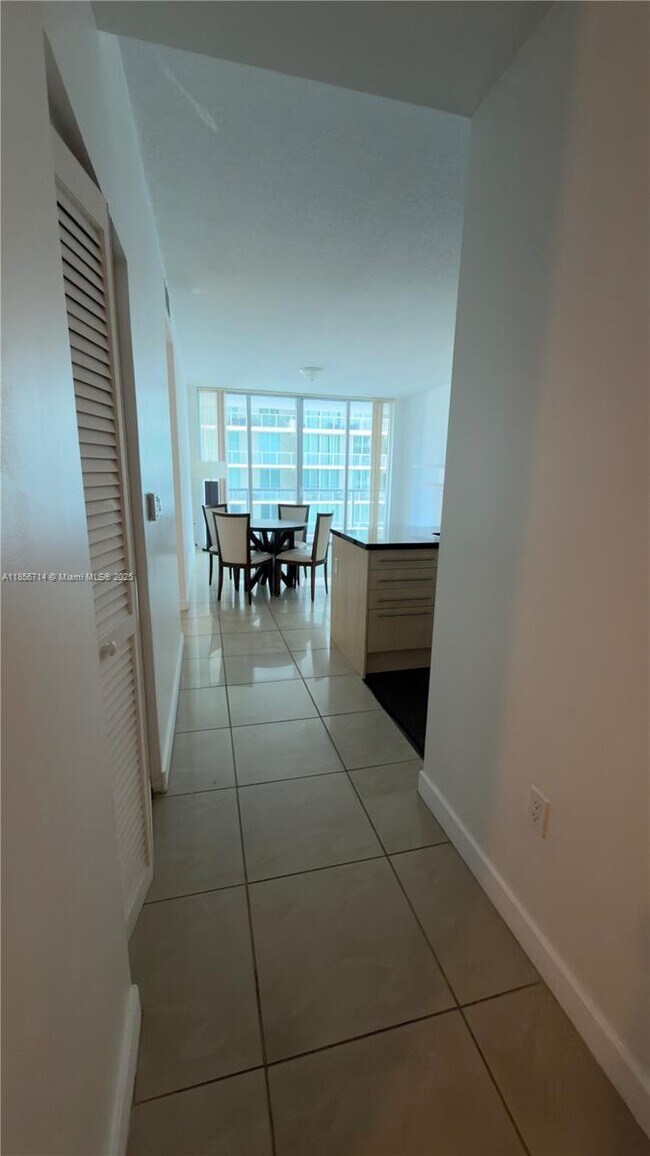 Building Photo - 1111 SW 1st Ave