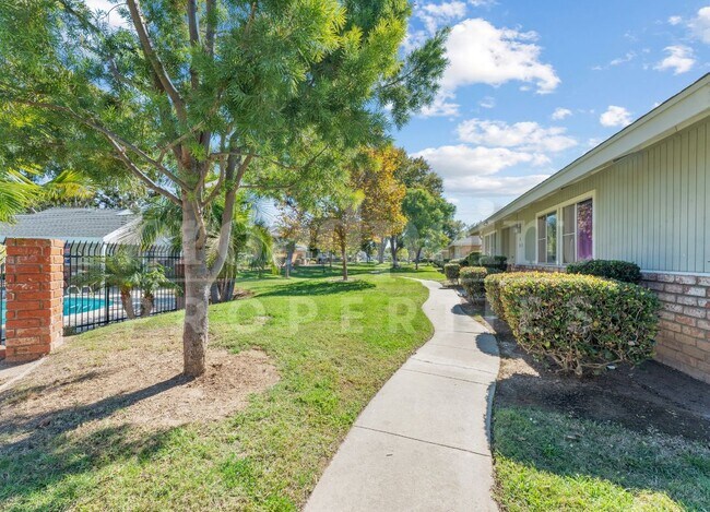 Building Photo - 2512 Wanek Rd