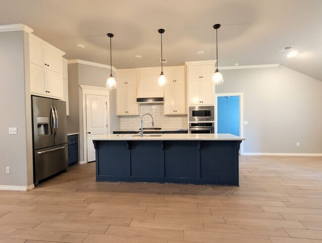 Building Photo - Beautiful Edmond Home | Gas Fireplace, Storm Shelter & Fenced Backyard!