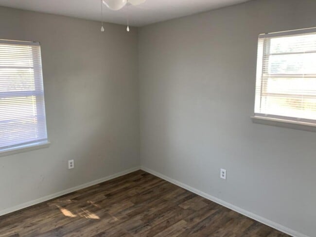 Building Photo - 9432 NE 14th St