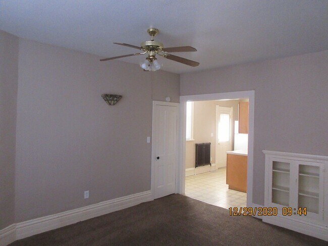 Building Photo - 209 W Dewald St