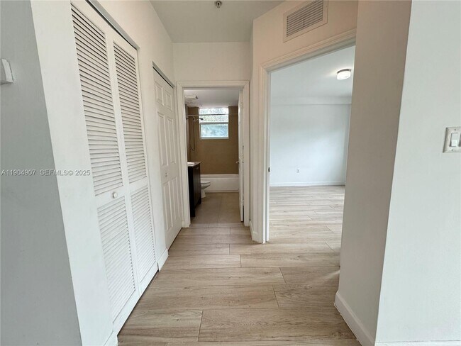 Building Photo - 529 NE 62nd St