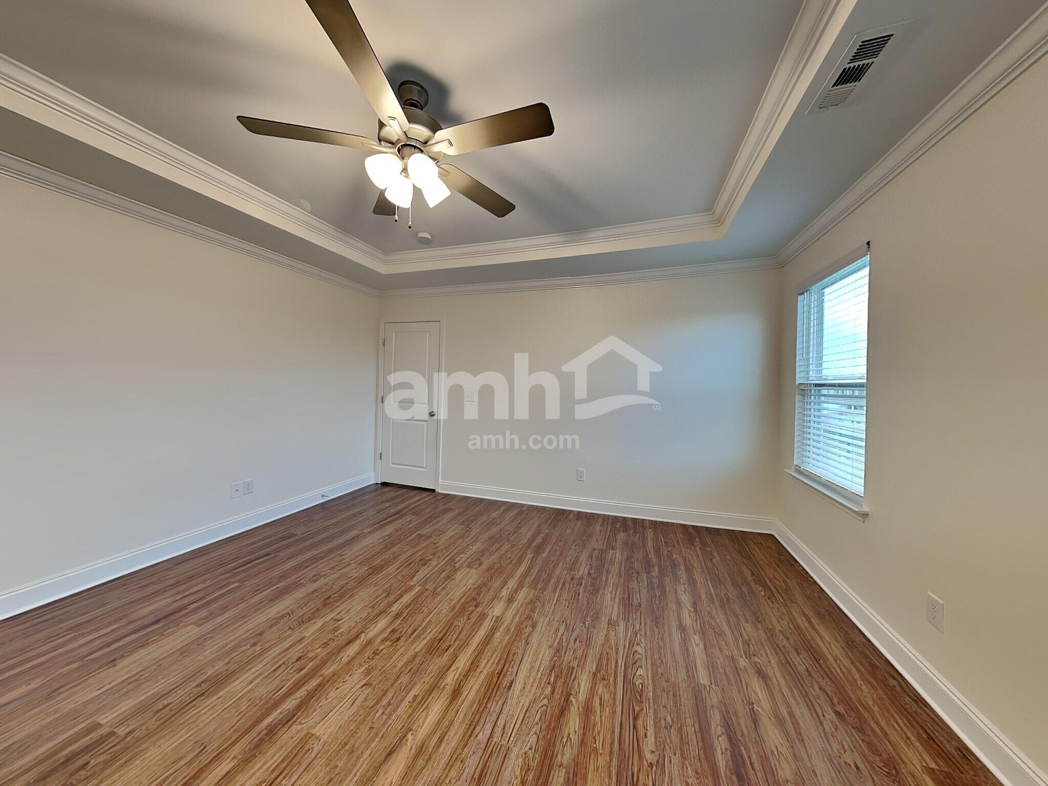 Building Photo - 1323 Lomond Dr