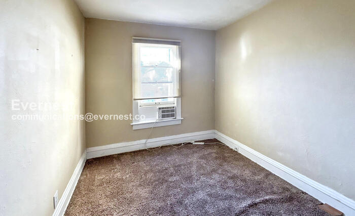 Building Photo - 453 S Clarkson St