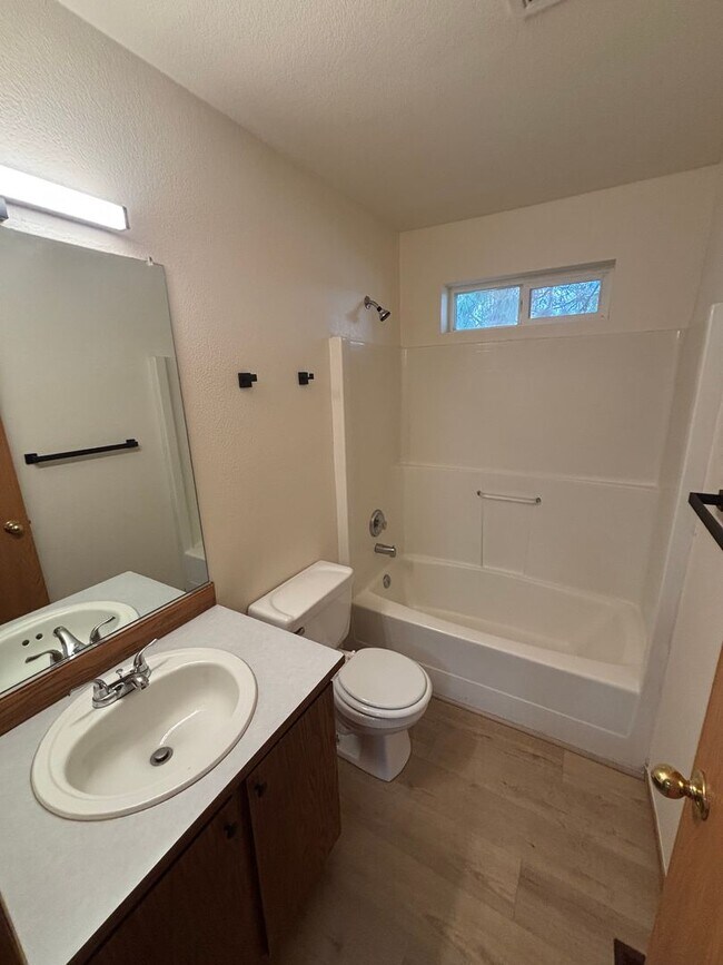 Building Photo - 211 N Lava