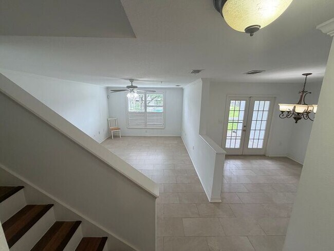 Building Photo - Spacious 3 Bedroom Townhome with Garage in Altamonte Springs