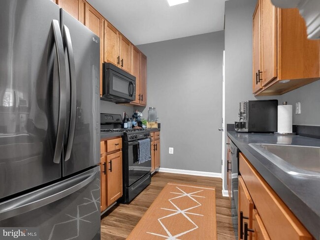 Building Photo - 4852 Eisenhower Ave