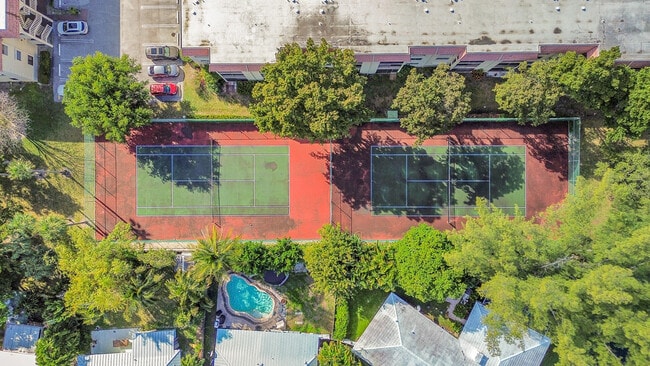 Building Photo - 138 S Cypress Rd