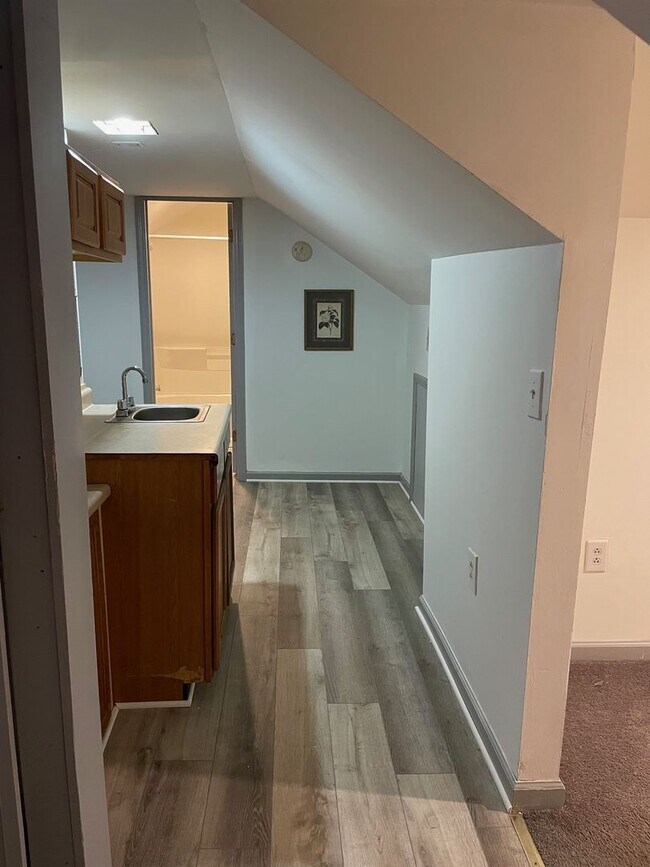 Building Photo - 1098