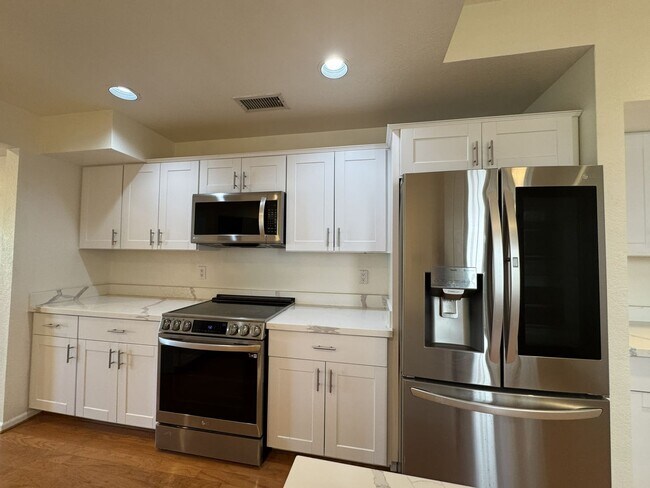 Building Photo - LUXURY LAKEFRONT GAINEY RANCH TOWNHOME WITH GOLF COURSE VIEWS – RESORT STYLE SCOTTSDALE LIVING!