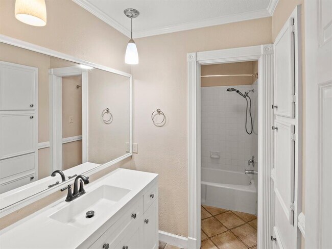 Building Photo - 6109 Grass Hollow