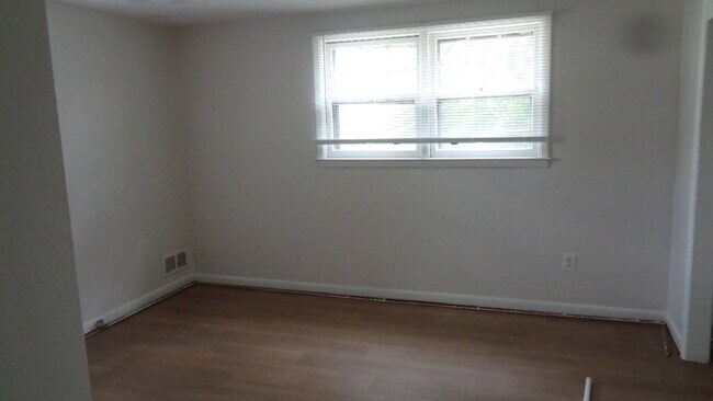m. bdr. - 902 E 18th St