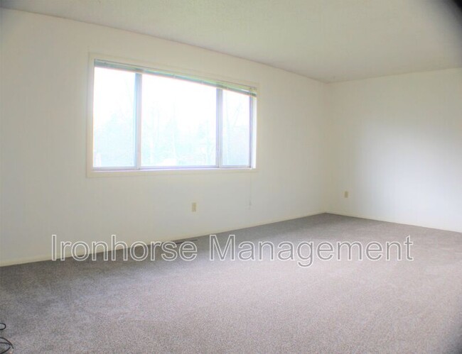 Building Photo - 411 N 16th Ave