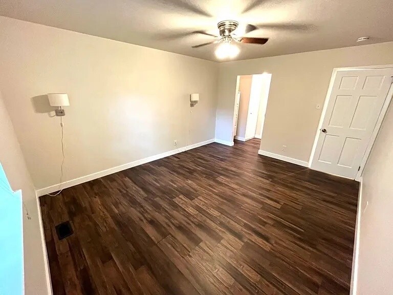 Building Photo - 429 Drummers Ln