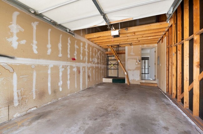 Building Photo - remodeled Monument town home