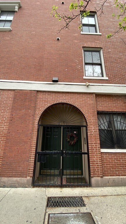 Building Photo - 608 Tremont St