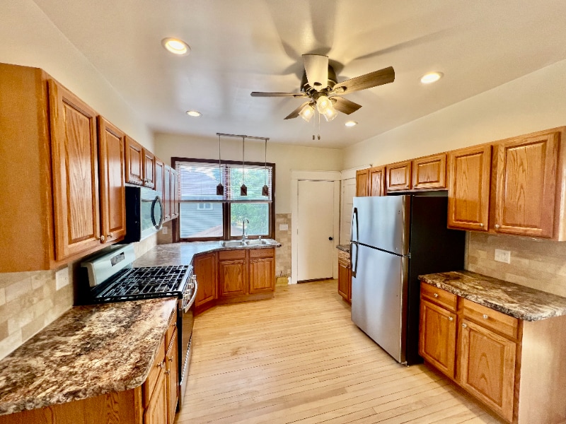 Building Photo - 716 N 9th St