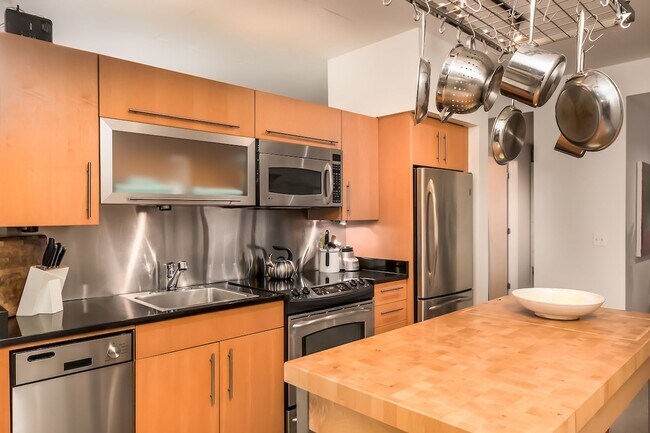 Building Photo - 1133 14th St NW