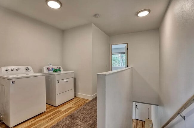 Building Photo - 829 S Main St