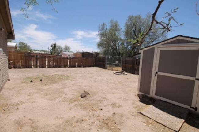 Building Photo - 3 bed 2 bath Mobile Home Available