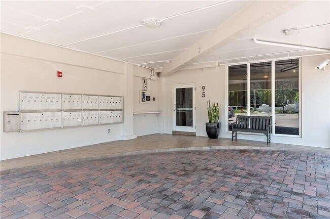 Building Photo - 95 N Birch Rd