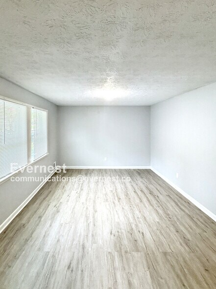 Building Photo - 8802 Homewood Dr