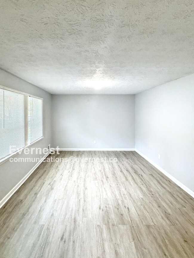 Building Photo - 8802 Homewood Dr