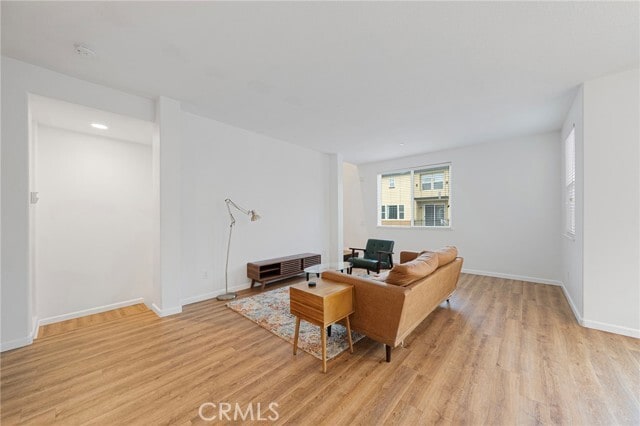 Building Photo - 8620 Belford Ave