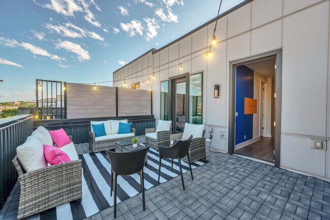 Building Photo - 516 27th Ave N