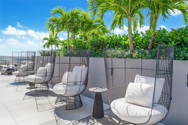 Building Photo - 9600 S Dixie Hwy