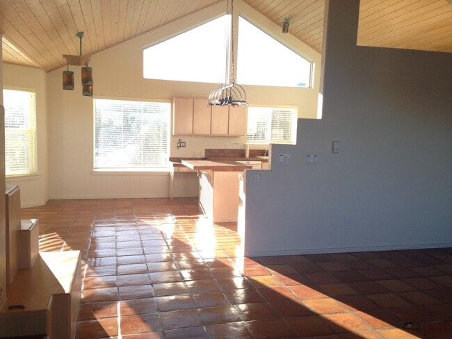 Building Photo - 7 Metate Dr