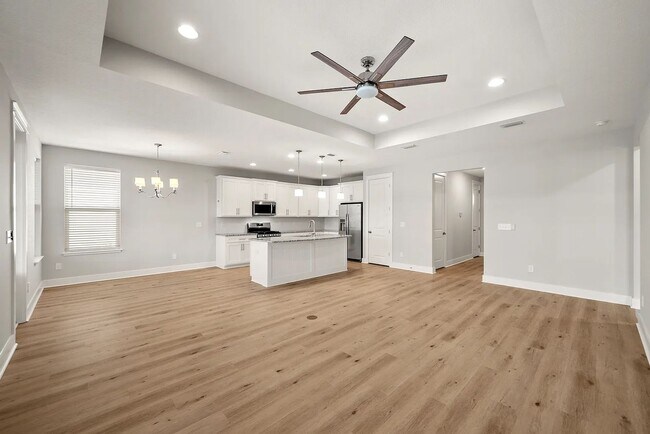 Building Photo - Breakfest Point 3 Bedroom 2 bath