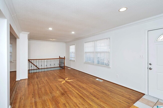 Building Photo - 1327 3rd Ave SW