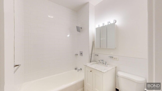 Building Photo - 147 E 72nd St