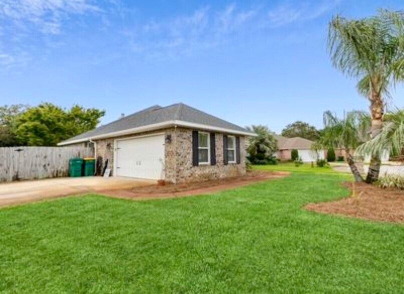 Building Photo - 500 Baywood Ct