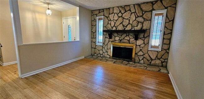 Building Photo - 1575 S Ridge Dr