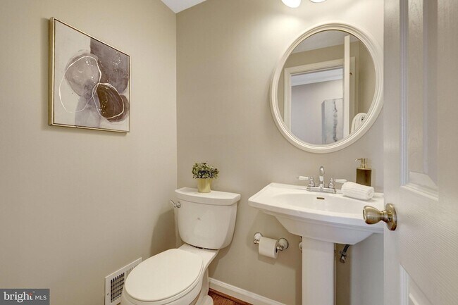 Building Photo - 2015 Freedom Ln