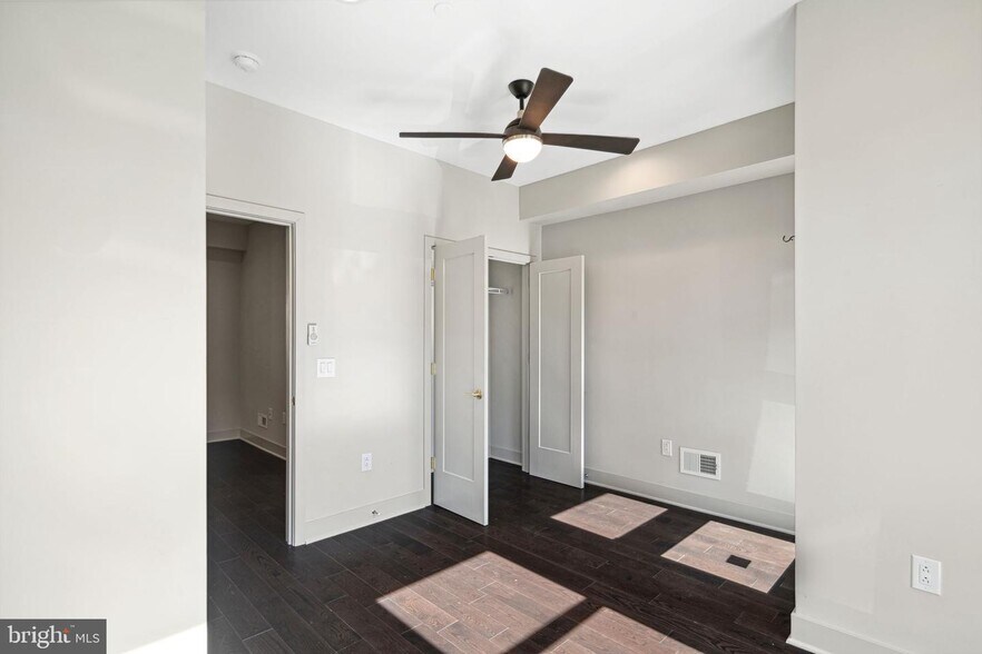 Building Photo - 670 N 13th St