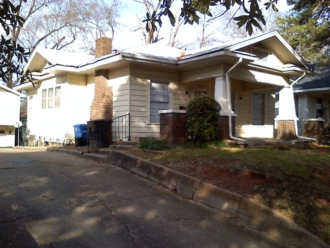 Building Photo - 224 Lister St