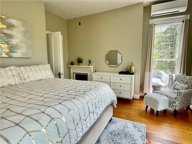 Building Photo - 541 Bellevue Ave