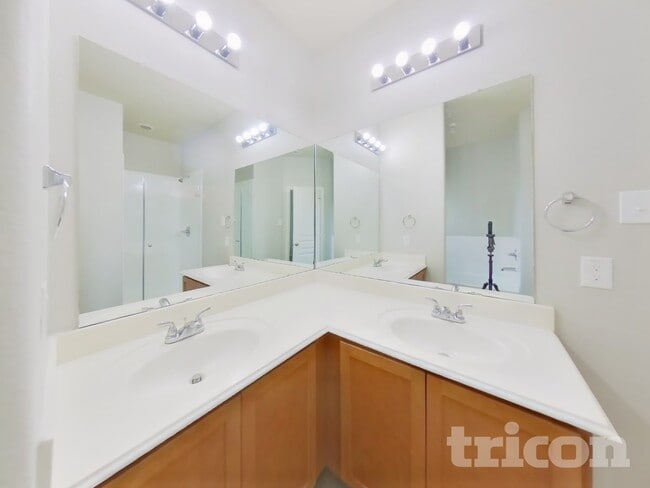 Building Photo - 2122 Hackberry Bank Ln