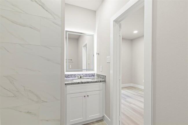 Building Photo - 3111 Shelby Cir
