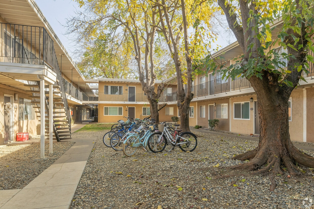 Cambridge House Apartments - 619 Pole Line Rd Davis CA 95618 | Apartment  Finder