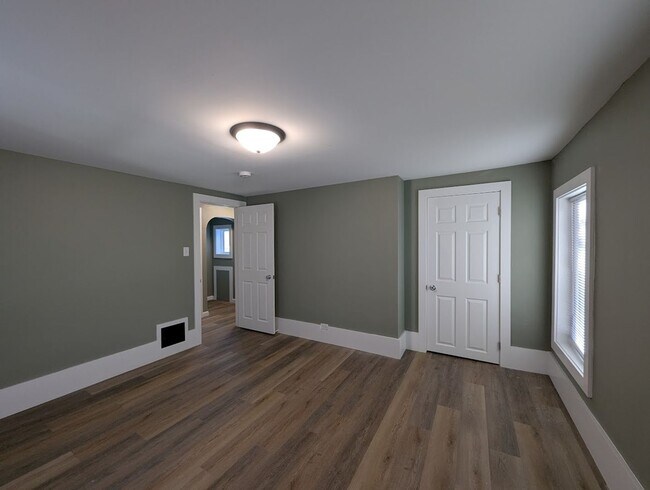 Building Photo - Newly Renovated 4 bedroom house