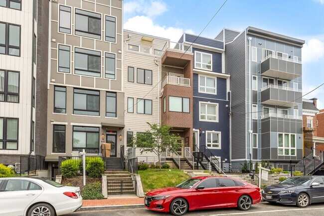 Building Photo - 822 Kennedy St NW