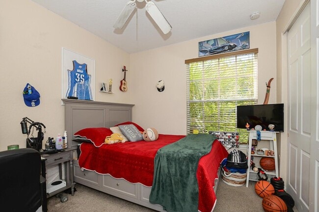 Building Photo - 9949 E Villa Cir