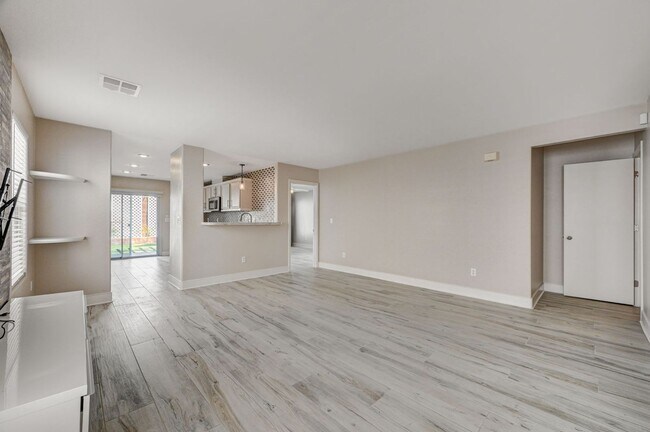 Building Photo - Stunning Southern Highlands Two Story