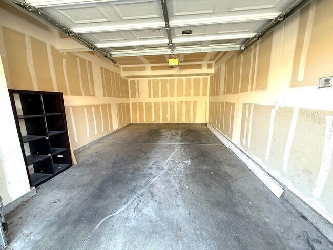 Building Photo - 5125 W Reno Ave