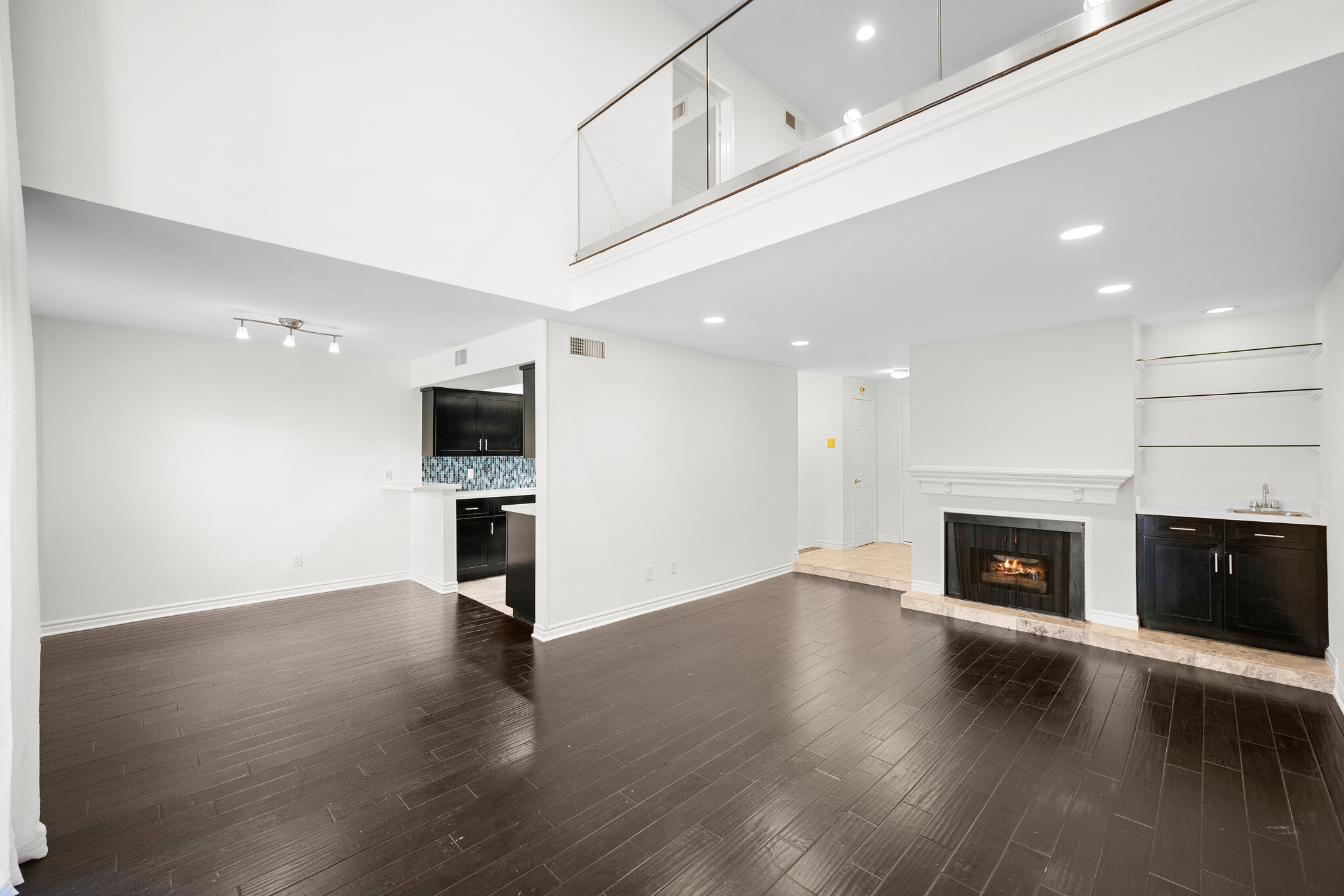 Building Photo - 323 N Jackson St